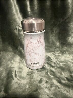 S'well White Marble Bottle with Rose Veining